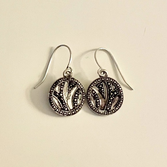 Metal Design Small Round Dangle Earrings - Picture 3 of 11